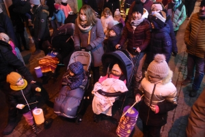 Monistrol-sur-Loire : la parade de Noël rassemble les familles et les super-héros