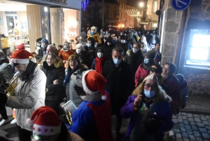 Monistrol-sur-Loire : la parade de Noël rassemble les familles et les super-héros