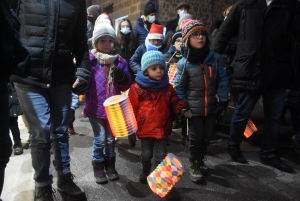 Monistrol-sur-Loire : la parade de Noël rassemble les familles et les super-héros