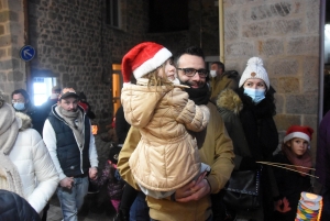 Monistrol-sur-Loire : la parade de Noël rassemble les familles et les super-héros