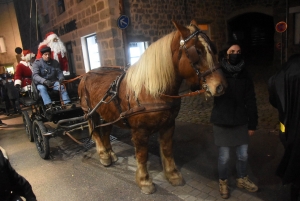 Monistrol-sur-Loire : la parade de Noël rassemble les familles et les super-héros