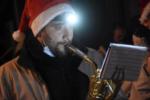 Monistrol-sur-Loire : la parade de Noël rassemble les familles et les super-héros