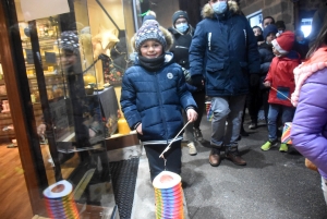 Monistrol-sur-Loire : la parade de Noël rassemble les familles et les super-héros