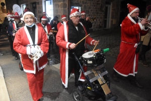 Monistrol-sur-Loire : la parade de Noël rassemble les familles et les super-héros