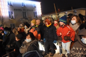 Monistrol-sur-Loire : la parade de Noël rassemble les familles et les super-héros