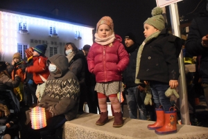 Monistrol-sur-Loire : la parade de Noël rassemble les familles et les super-héros