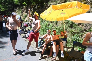 Tour de France : chaude ambiance dans la côte des Châtaigniers (photos)