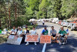 Tour de France : chaude ambiance dans la côte des Châtaigniers (photos)