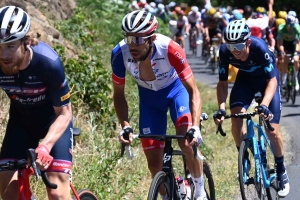 Tour de France : chaude ambiance dans la côte des Châtaigniers (photos)