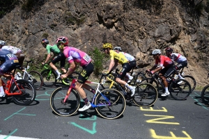 Tour de France : chaude ambiance dans la côte des Châtaigniers (photos)