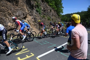 Tour de France : chaude ambiance dans la côte des Châtaigniers (photos)