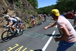 Tour de France : chaude ambiance dans la côte des Châtaigniers (photos)