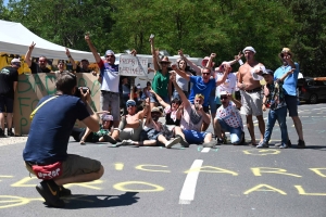 Tour de France : chaude ambiance dans la côte des Châtaigniers (photos)