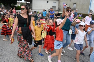 Sainte-Sigolène : près de 400 enfants défilent pour la kermesse de l&#039;école Saint-Joseph