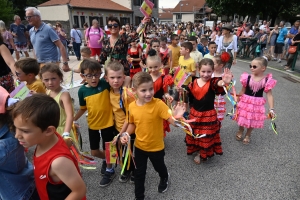 Sainte-Sigolène : près de 400 enfants défilent pour la kermesse de l&#039;école Saint-Joseph