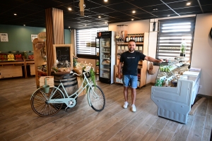 Dunières : à 24 ans, Hugo Cornut ouvre un commerce de fruits, légumes, fromages, épicerie fine