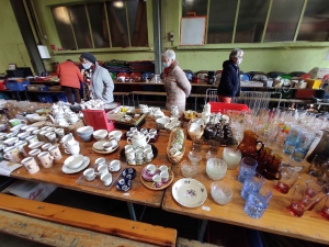 Monistrol-sur-Loire : la braderie des Amis du Grand Toukou bat son plein