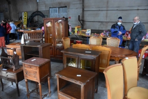 Monistrol-sur-Loire : la braderie des Amis du Grand Toukou bat son plein