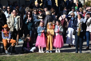 Bas-en-Basset : le Carnaval des enfants baigné par le soleil