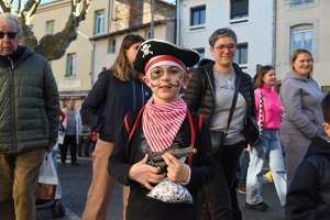 Bas-en-Basset : le Carnaval des enfants baigné par le soleil