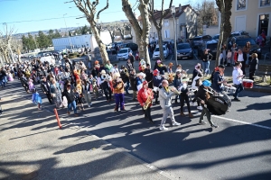 Bas-en-Basset : le Carnaval des enfants baigné par le soleil