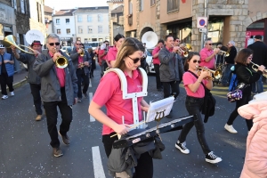 Bas-en-Basset : le Carnaval des enfants baigné par le soleil