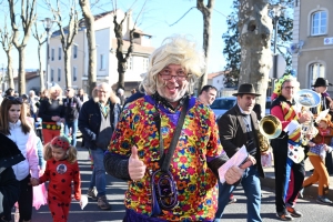 Bas-en-Basset : le Carnaval des enfants baigné par le soleil