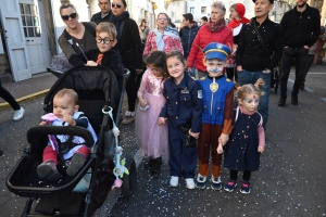 Bas-en-Basset : le Carnaval des enfants baigné par le soleil