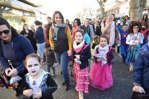 Bas-en-Basset : le Carnaval des enfants baigné par le soleil