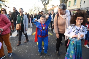 Bas-en-Basset : le Carnaval des enfants baigné par le soleil