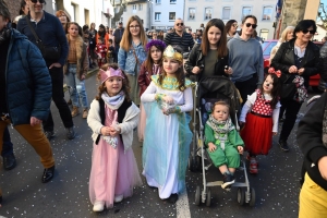 Bas-en-Basset : le Carnaval des enfants baigné par le soleil