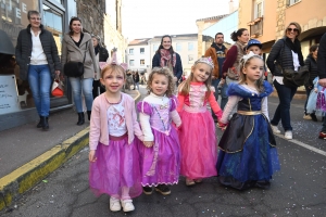 Bas-en-Basset : le Carnaval des enfants baigné par le soleil