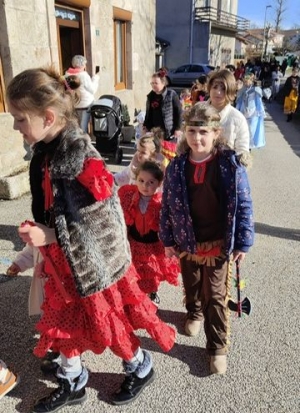 Raucoules : un carnaval dépaysant pour les  écoliers