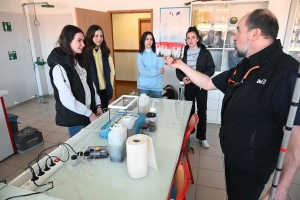 Yssingeaux : l&#039;eau sous toutes ses formes expliquée aux lycéens