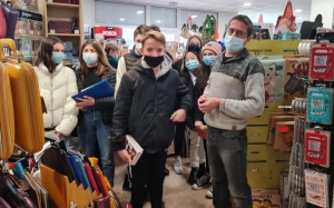 Monistrol-sur-Loire : les jeunes de 4e du collège privé ont choisi leurs livres à la librairie