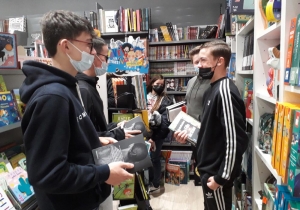 Monistrol-sur-Loire : les jeunes de 4e du collège privé ont choisi leurs livres à la librairie