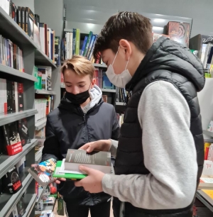 Monistrol-sur-Loire : les jeunes de 4e du collège privé ont choisi leurs livres à la librairie