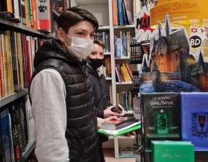 Monistrol-sur-Loire : les jeunes de 4e du collège privé ont choisi leurs livres à la librairie