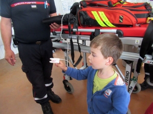 Des écoliers de Saint-Maurice-de-Lignon en visite à la caserne