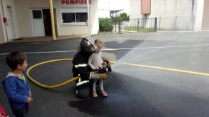 Des écoliers de Saint-Maurice-de-Lignon en visite à la caserne