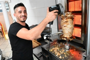 Sainte-Sigolène : le Triple S, un snack kebab, a ouvert dans la rue de la Victoire