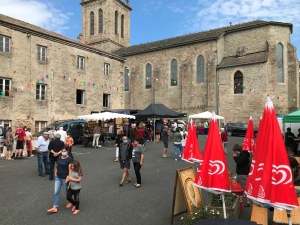 Saint-Julien-Molhesabate : c&#039;est l&#039;effervescence ce dimanche dans le bourg