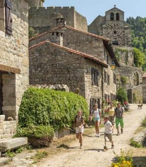 Le village de &quot;Chalencon&quot;. Crédit Luc Olivier