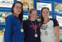 Le podium du 200 m brasse avec Manon Gimbert (à gauche).