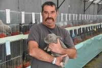 Gilles Bancel et son lapin Feh de Marbourg