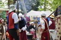 Les fêtes Renaissance du Roi de l&#039;Oiseau entre les gouttes