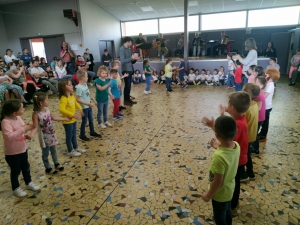 Bas-en-Basset : un bal des familles pour les maternelles de Louise-Michel