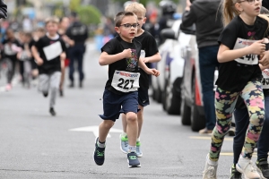 Le Puy-en-Velay : les courses enfants des 15 km du Puy en photos