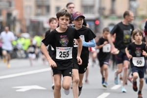 Le Puy-en-Velay : les courses enfants des 15 km du Puy en photos