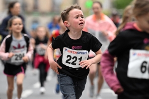 Le Puy-en-Velay : les courses enfants des 15 km du Puy en photos